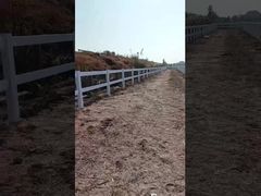 3 Rail Wire Mesh Pagar ramah lingkungan Panel Pagar Kuda Vinyl Putih