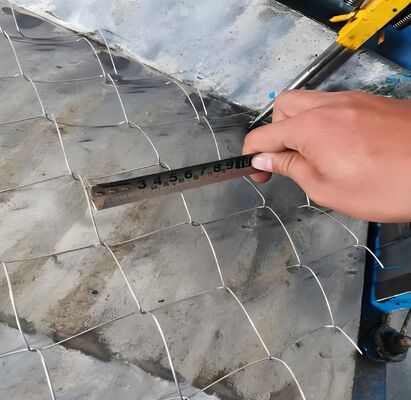 2.0M Tinggi tahan korosi Hot Dip Galvanized Diamond Chain Link Pagar untuk keamanan dan penggunaan industri